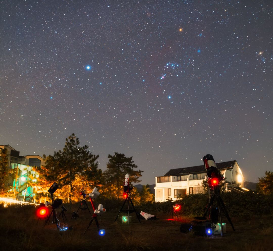 猎户座流星雨明晚极大:先别急着上架星特朗,等月亮落山