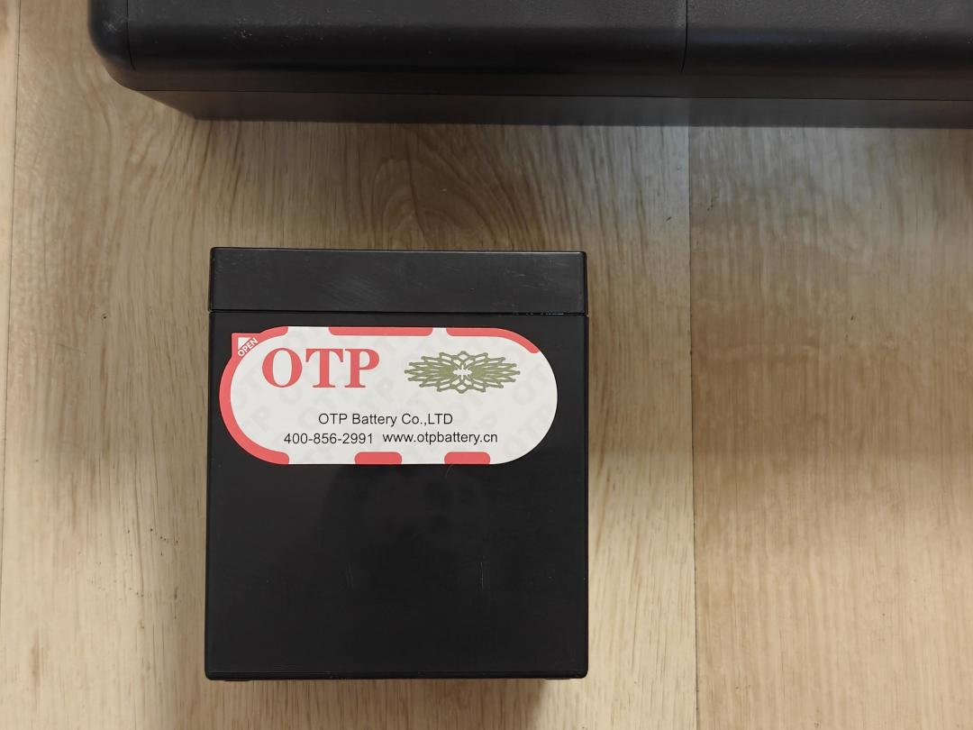 施耐德的UPS一直响，不是坏了，是电池到寿了：109元换电池还是500元买新机，容量降级、炸机、质保三个雷一次分清