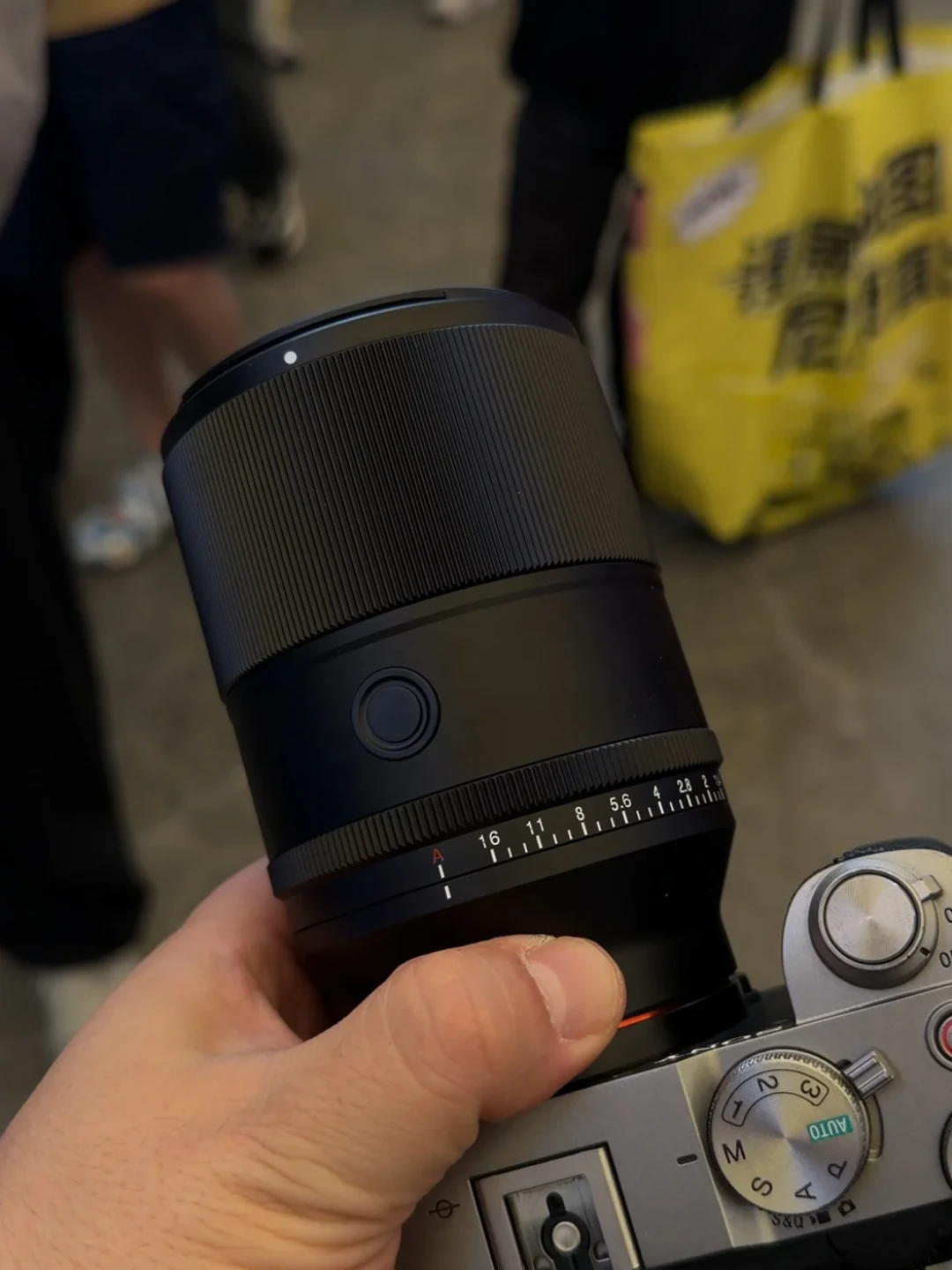 永诺憋了半年的F1.4:屏幕去掉了,价格还藏着