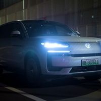 工信部拟规范车灯使用，夜间行车防眩目与合规改装指南