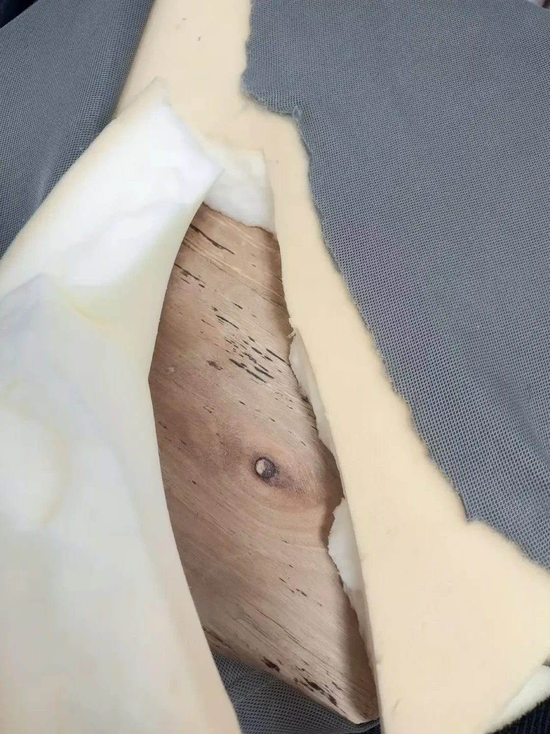 在拼多多捡便宜的联丰椅子,出问题会怎样?本周就有买家把12315递了:12个月渠道纠纷记录摊开,坑全在售后链路