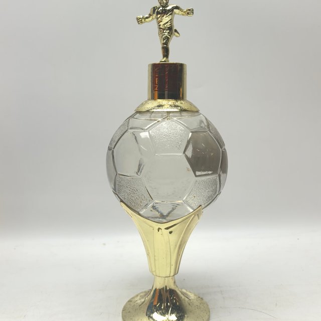 连丢5个冠军点，1998年"足球全兴"已被挂到899元：10·24凤凰山开赛前，先看懂这笔"夺冠酒"账