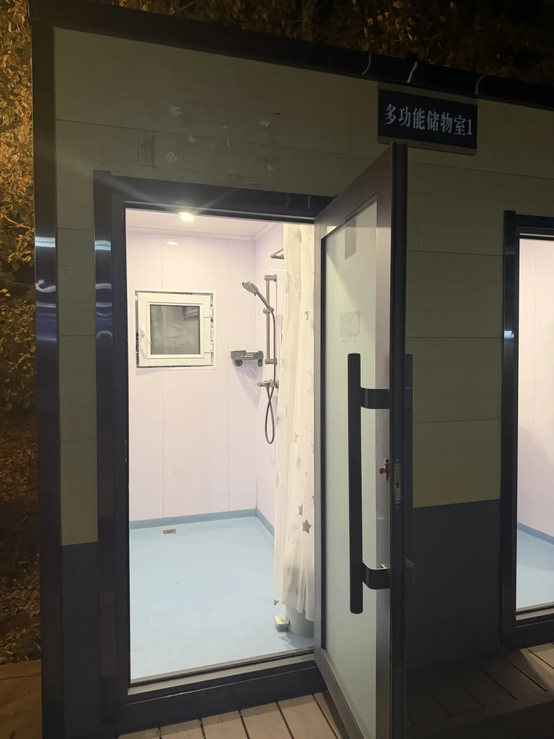 先别急着买房车：黑水箱、低频噪音、洗澡难，旅居评论区最绕不开这三关