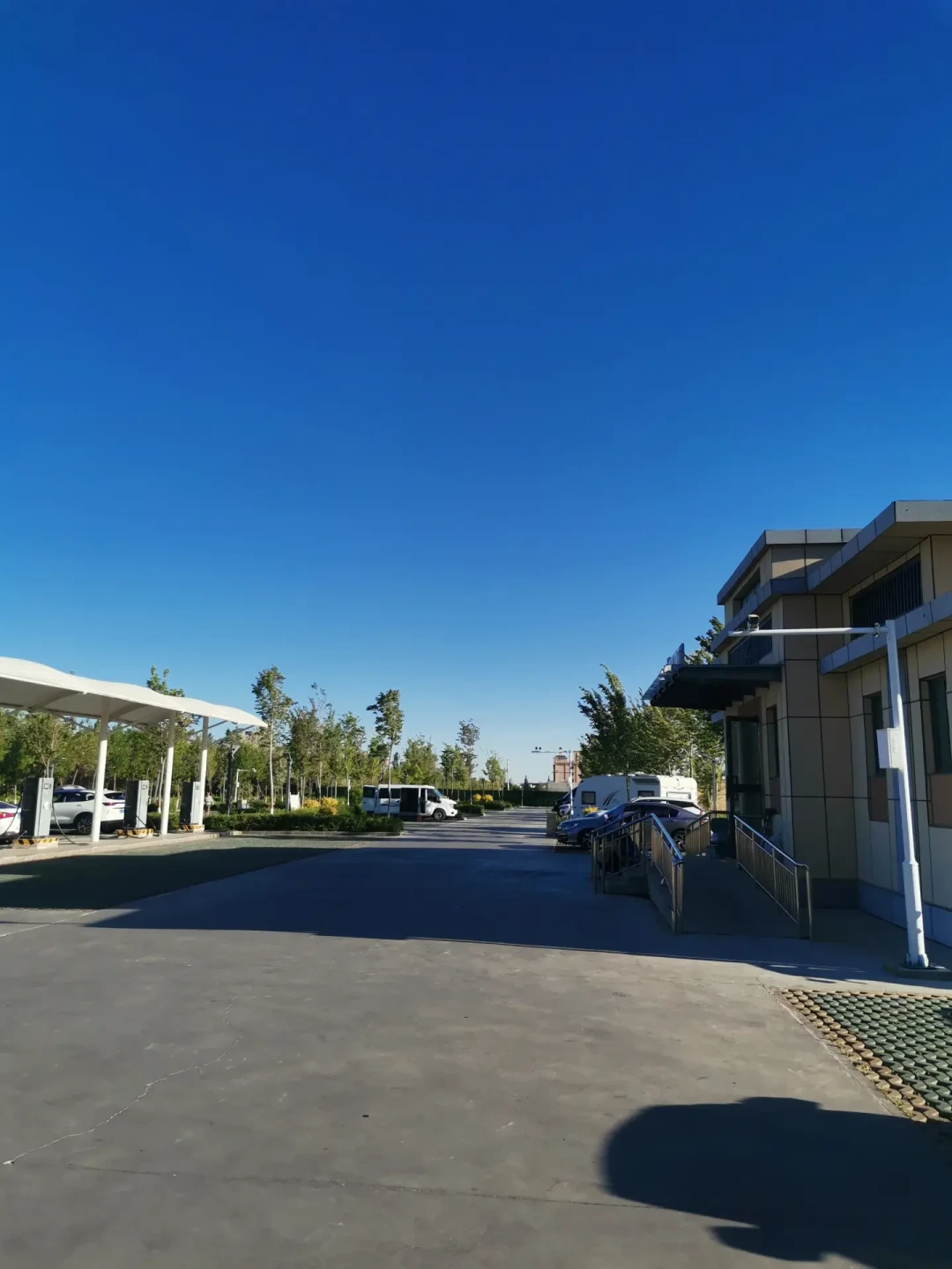 先别急着买房车：黑水箱、低频噪音、洗澡难，旅居评论区最绕不开这三关