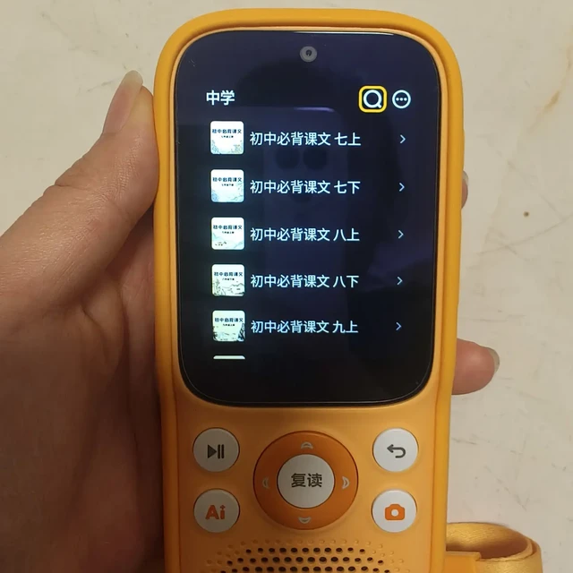 小天才封闭社交争议第三次上热搜，牛听听被家长推出来接盘：摆完20多条实帖和官方回应，接的是联系，接不了社交