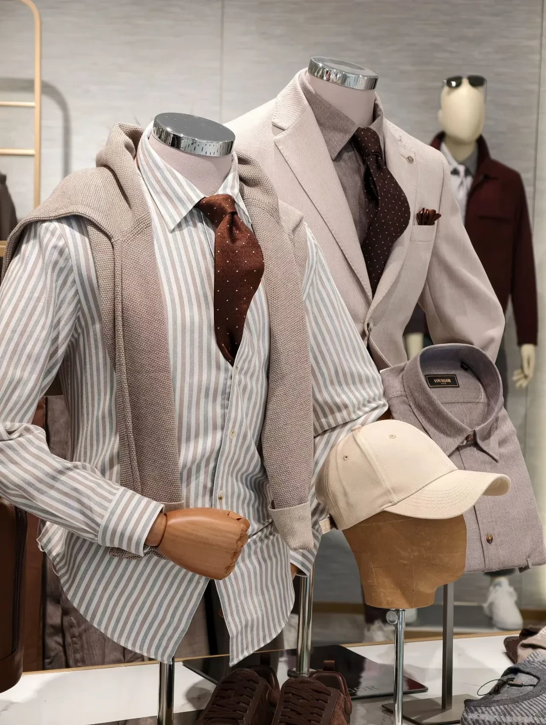 穿西装像中介?雅戈尔西服吊牌上,字母比价格重要