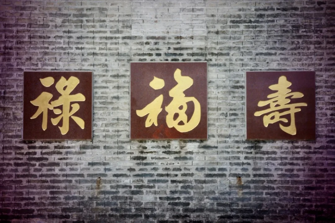2699的文系列跌到300,2258的海鸥限量挂到800:七工匠的徕卡M口账,捡漏前先查像场、黄斑、编号