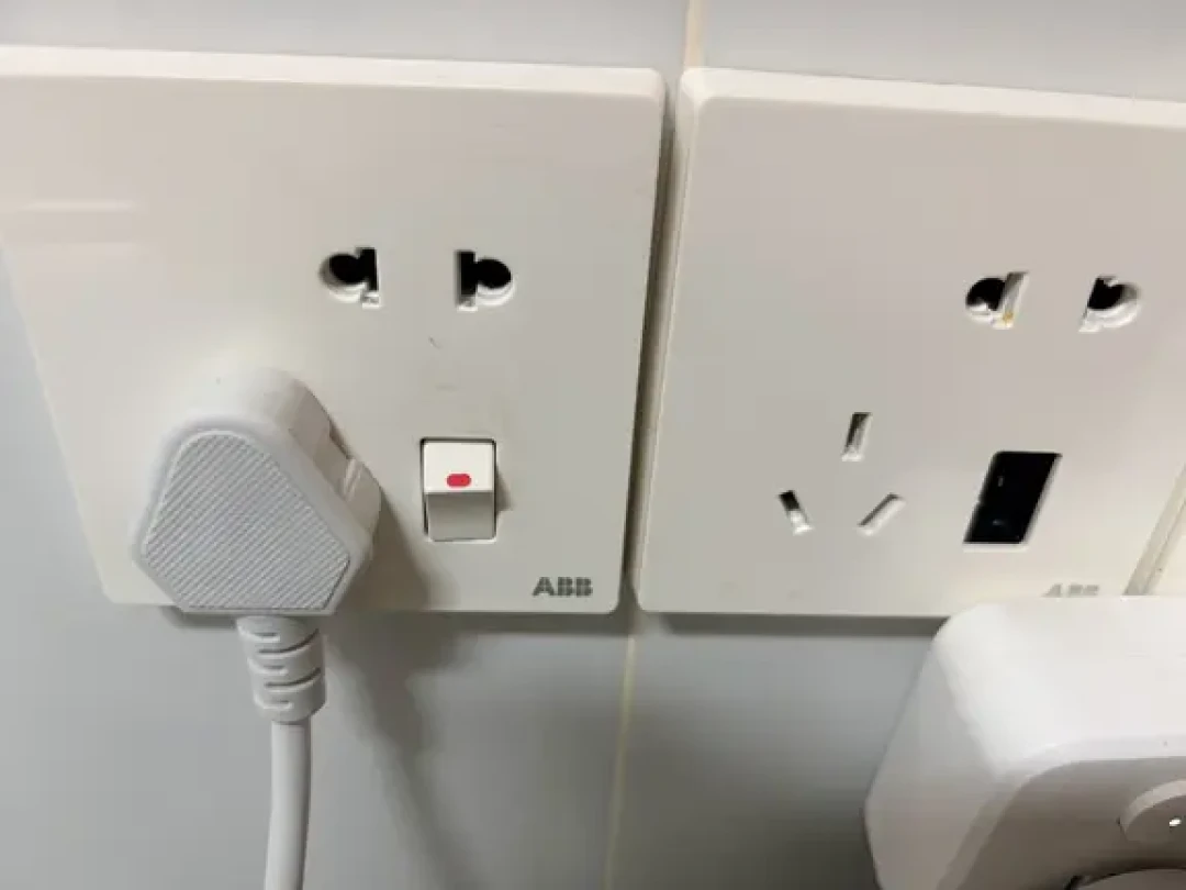 装修圈狂骂ABB面板那阵,我把空开这条线翻了个底朝天:验真无门、CRS换轨、灰色渠道清旧货,双十一下单前先过这三关