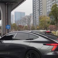 停摆两年，极越车主的里程表还在涨：我把12份"两周年报告"对完账，10万公里只换了两副雨刮，最贵的账是修车等一个月