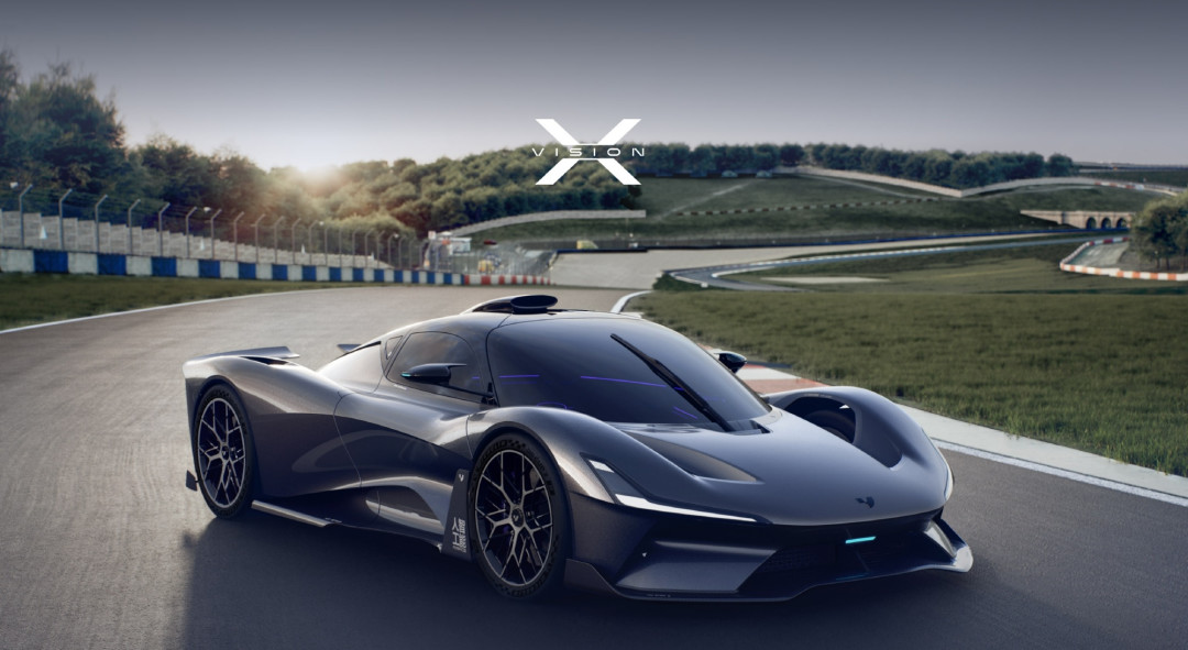 极越前首席设计师发了张“绝唱”合影:07GT、09、ROBO X三台未完工车,我把它们挂在重整资产台账上对完账
