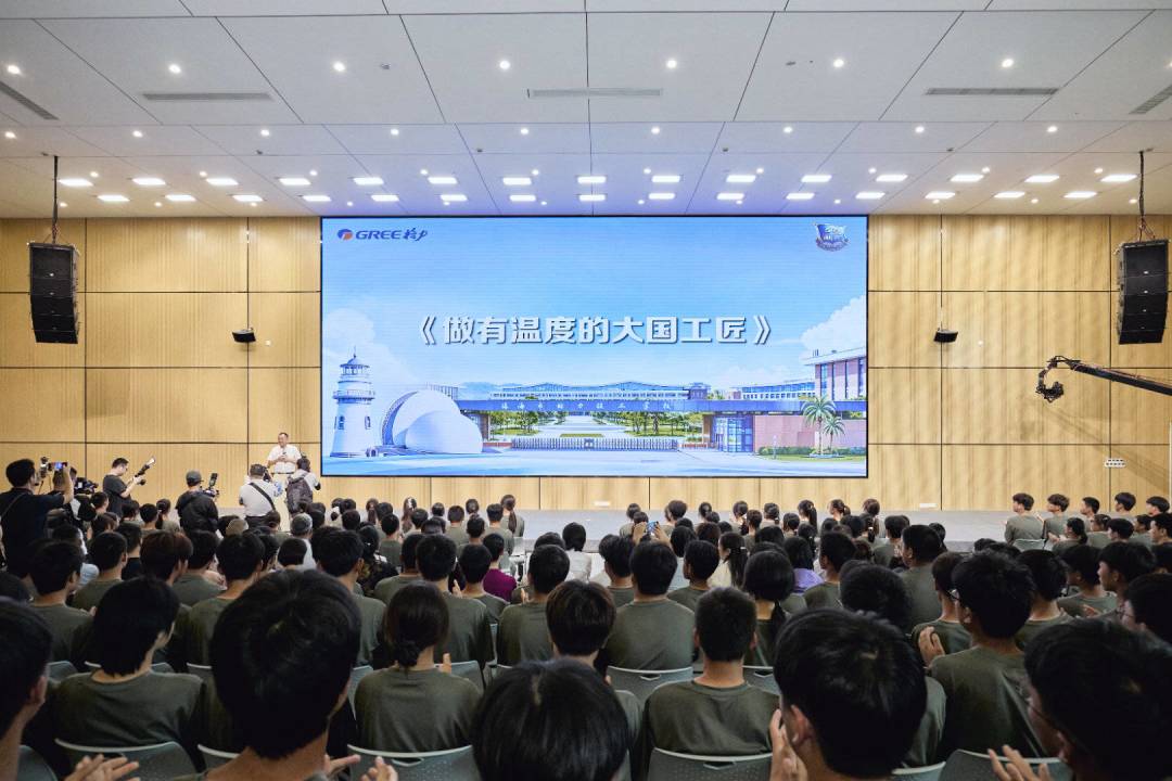 董明珠开学第一课:关小卖部,全网叫好;禁恋爱,全网吵翻