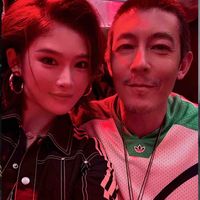 吴艳妮艳压阿迪秀场，与冠希笑谈，运动员如何做到风吹日晒皮肤好
