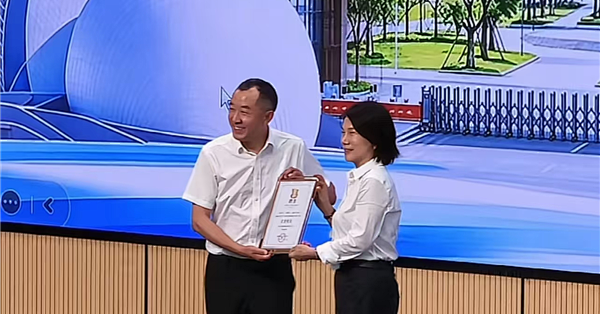 陈行甲发文受聘格力技校名誉校长：感谢董明珠大姐 感谢格力