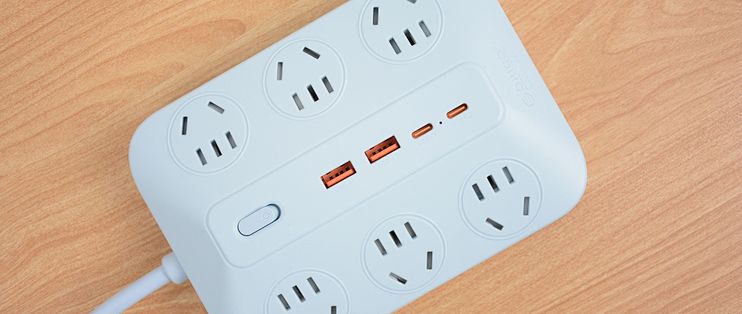 这才是值得入手的神器：10合一仅百元出头，奥睿科梯形插排