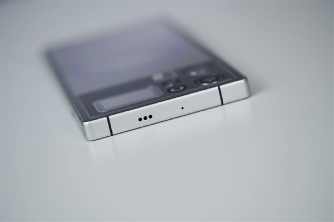 行业首款185Hz全面屏+RGB水冷!红魔12 Pro+图赏