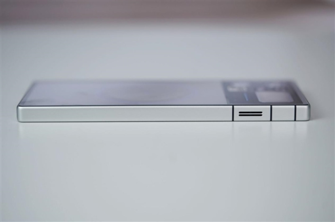 行业首款185Hz全面屏+RGB水冷!红魔12 Pro+图赏