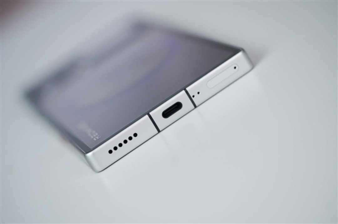 行业首款185Hz全面屏+RGB水冷!红魔12 Pro+图赏