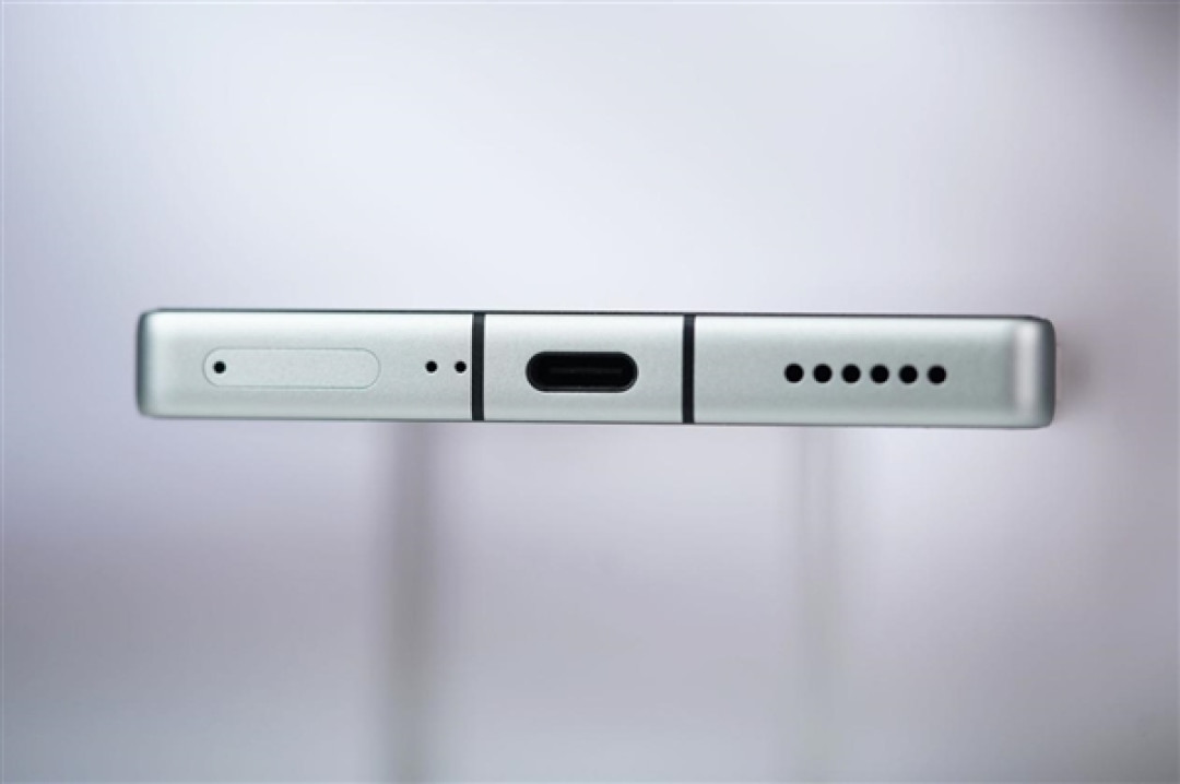 行业首款185Hz全面屏+RGB水冷!红魔12 Pro+图赏