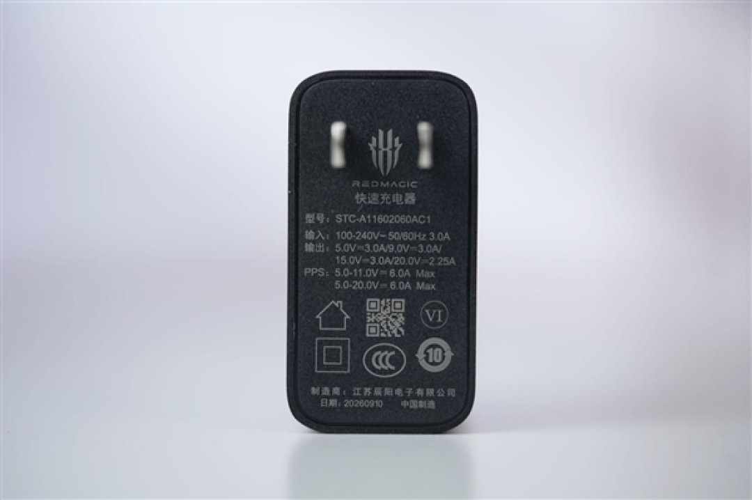 行业首款185Hz全面屏+RGB水冷!红魔12 Pro+图赏