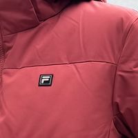 FILA暖肤鹅绒羽绒服｜罗曷尼红太显质感