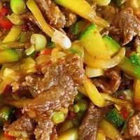 如何烹饪滑嫩南瓜炒牛肉