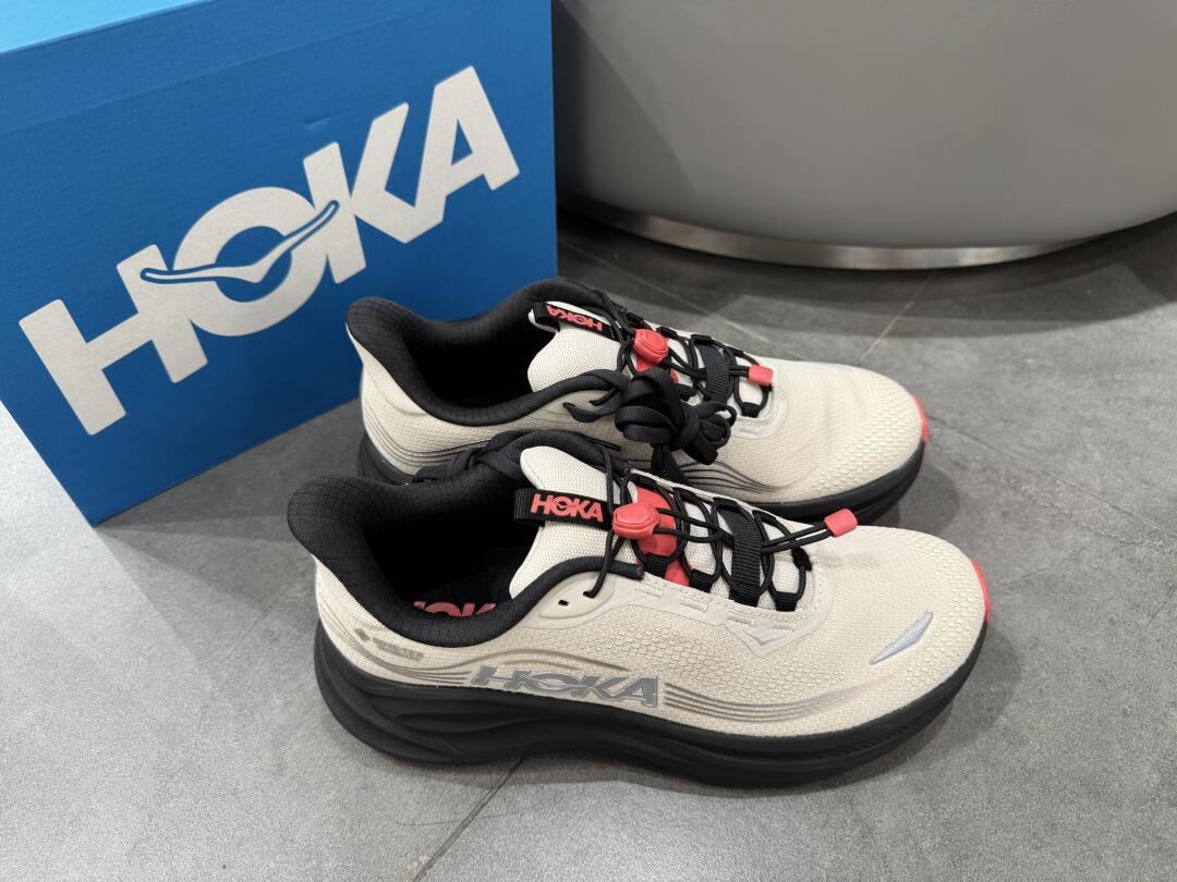 2026 秋冬防水通勤鞋怎么挑？HOKA CLIFTON 11 GTX 值不值得买？
