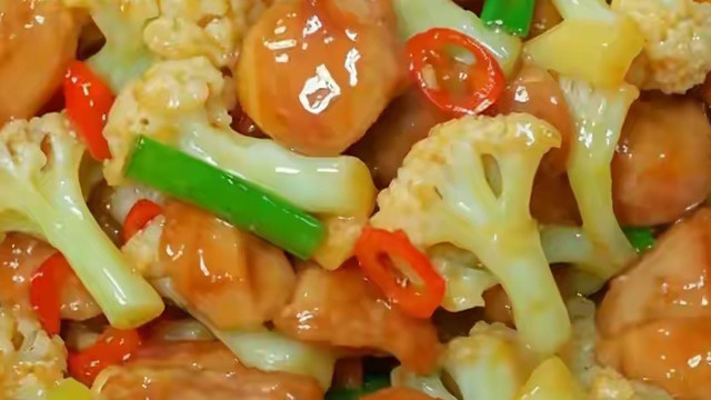 花菜炒鸡腿肉