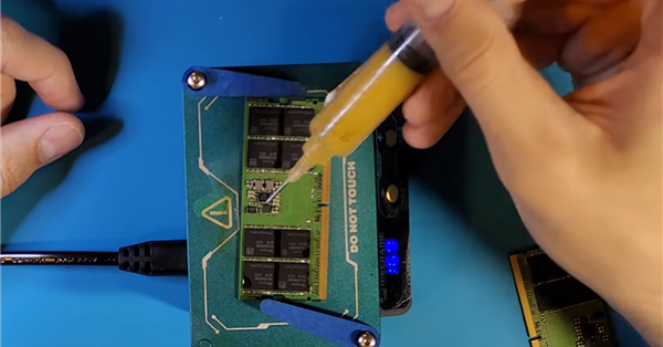 850元变7000元！大神魔改笔记本DDR5颗粒：变身7800MHz台式机神条