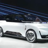 中国首款原生Robotaxi工程样车下线：未来出行场景大猜想