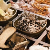 吃火锅舌苔发黑怎么办？紧急处理步骤与就医判断指南