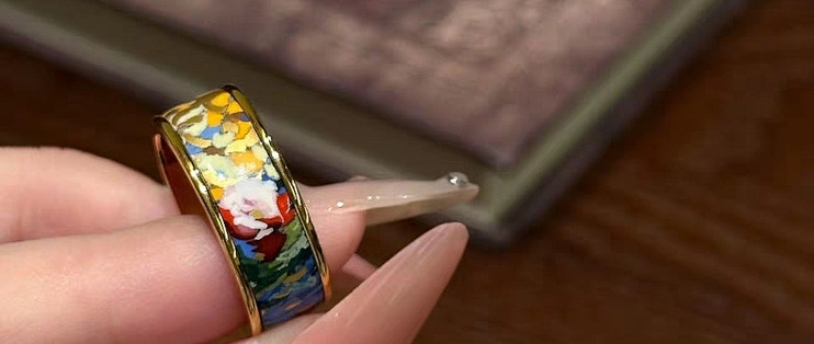 偶然刷到FREYWILLE莫奈橘园这对戒指，一眼就挪不开眼