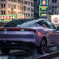 小鹏MONA L03法国首台交付：欧洲订单破万待交付，高阶智驾计划2027落地