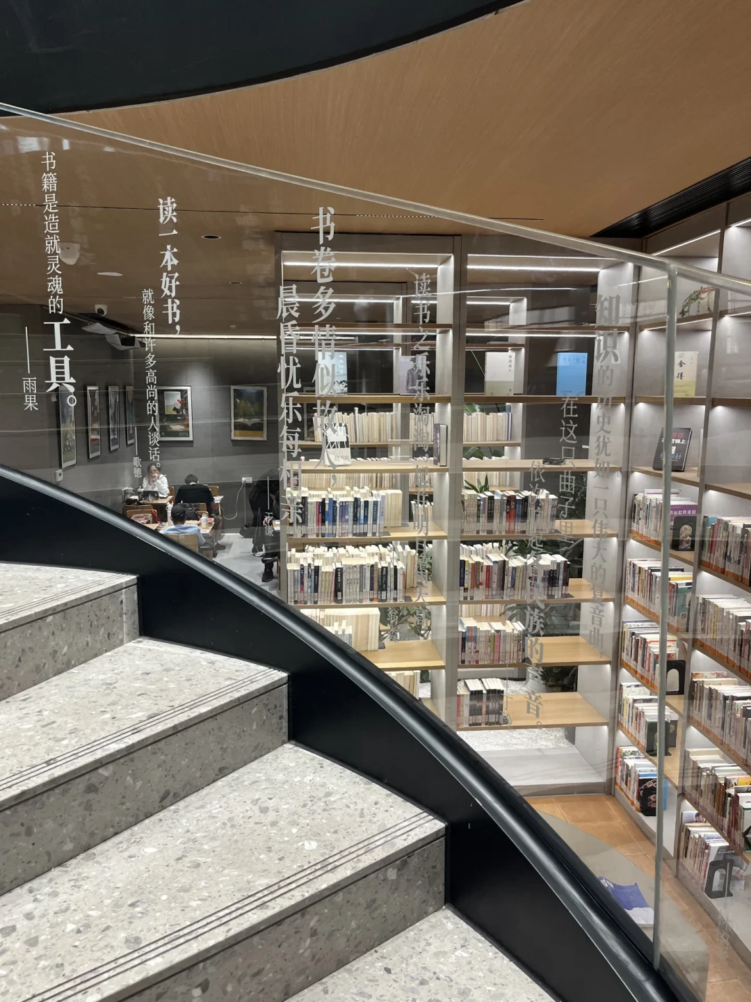 女儿问绘本能不能都借回家，我把上海5家免费图书馆排成一张表