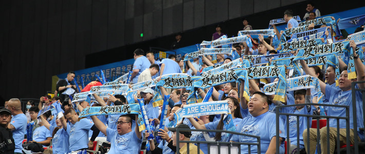 北京96-78胜广东迎两连胜：翟晓川的关键三分，让老球迷在看台上喊回了自己的青春