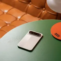 Pura X View 率先开更鸿蒙，新增 iPhone 双机互联：华为与苹果的“破壁”，走到系统这一层