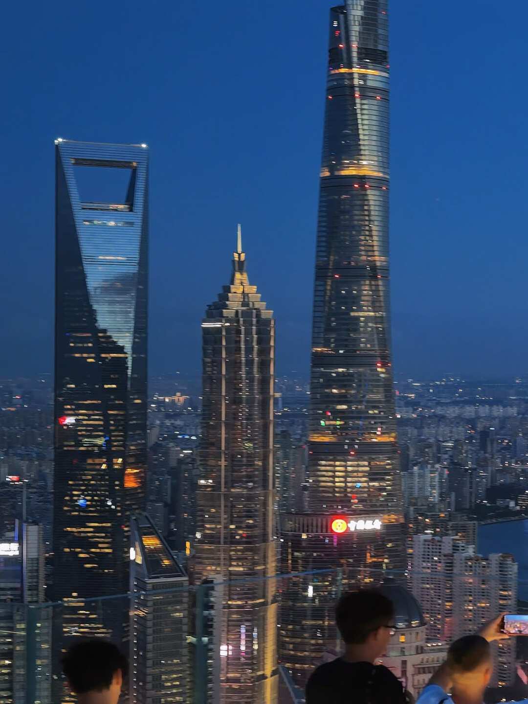 带娃和外婆登高看上海,值不值?3个观景台和免费点排成一笔账