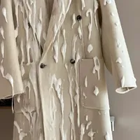 羊毛大衣，干洗还是在家洗？翻车了别急着买还原剂，先看看还救不救得回来