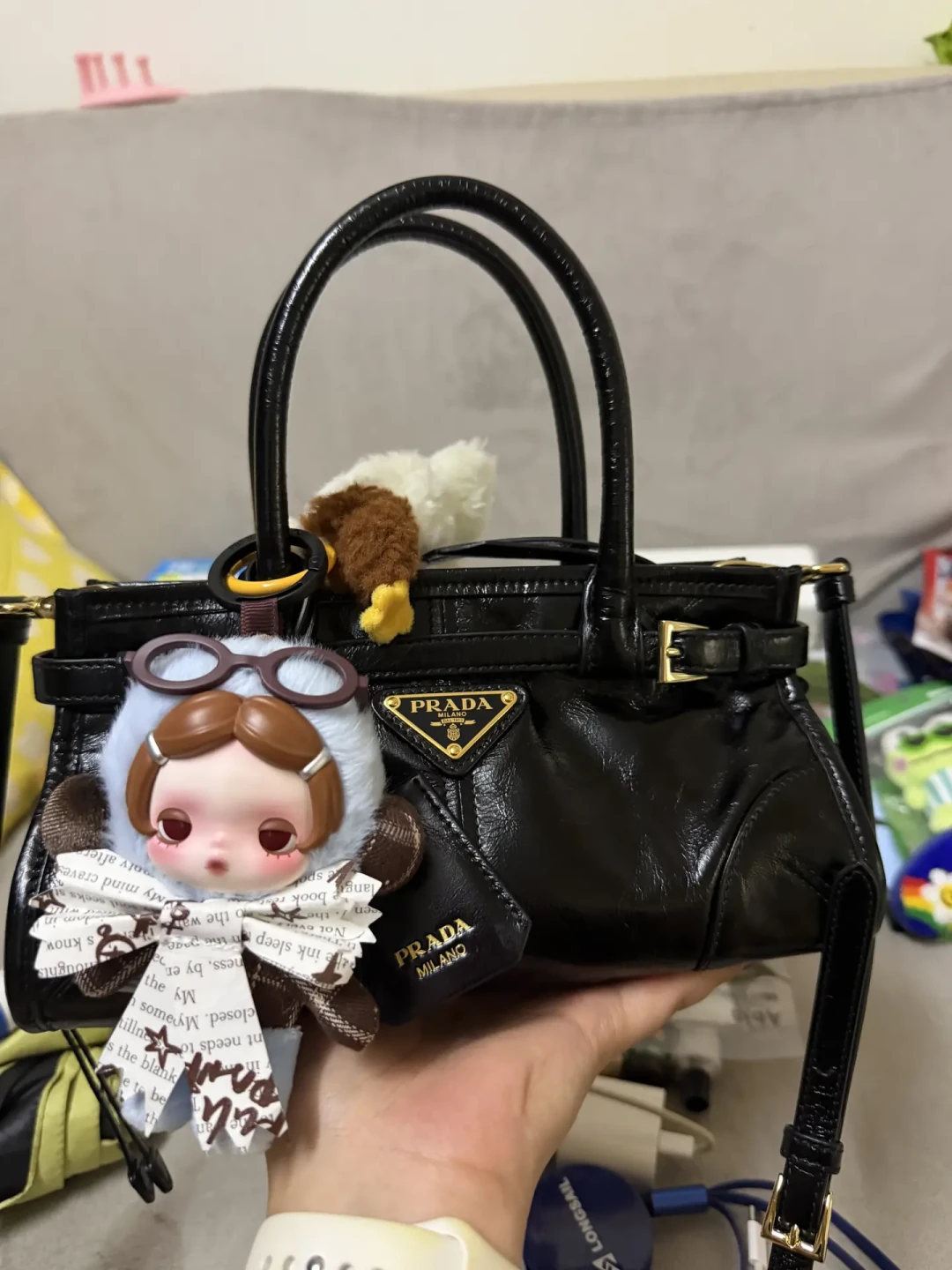 「专柜2万2」撞上「小韩1万6」:双11蹲人生第一只Prada Bonnie的姐妹,今晚锁单前,先把渠道、售后、回收这三本账对完