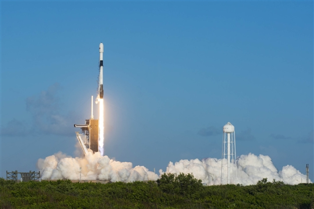 SpaceX上市以来首次季度盈利！马斯克再放豪言：1万亿美元营收目标或提前至2028年