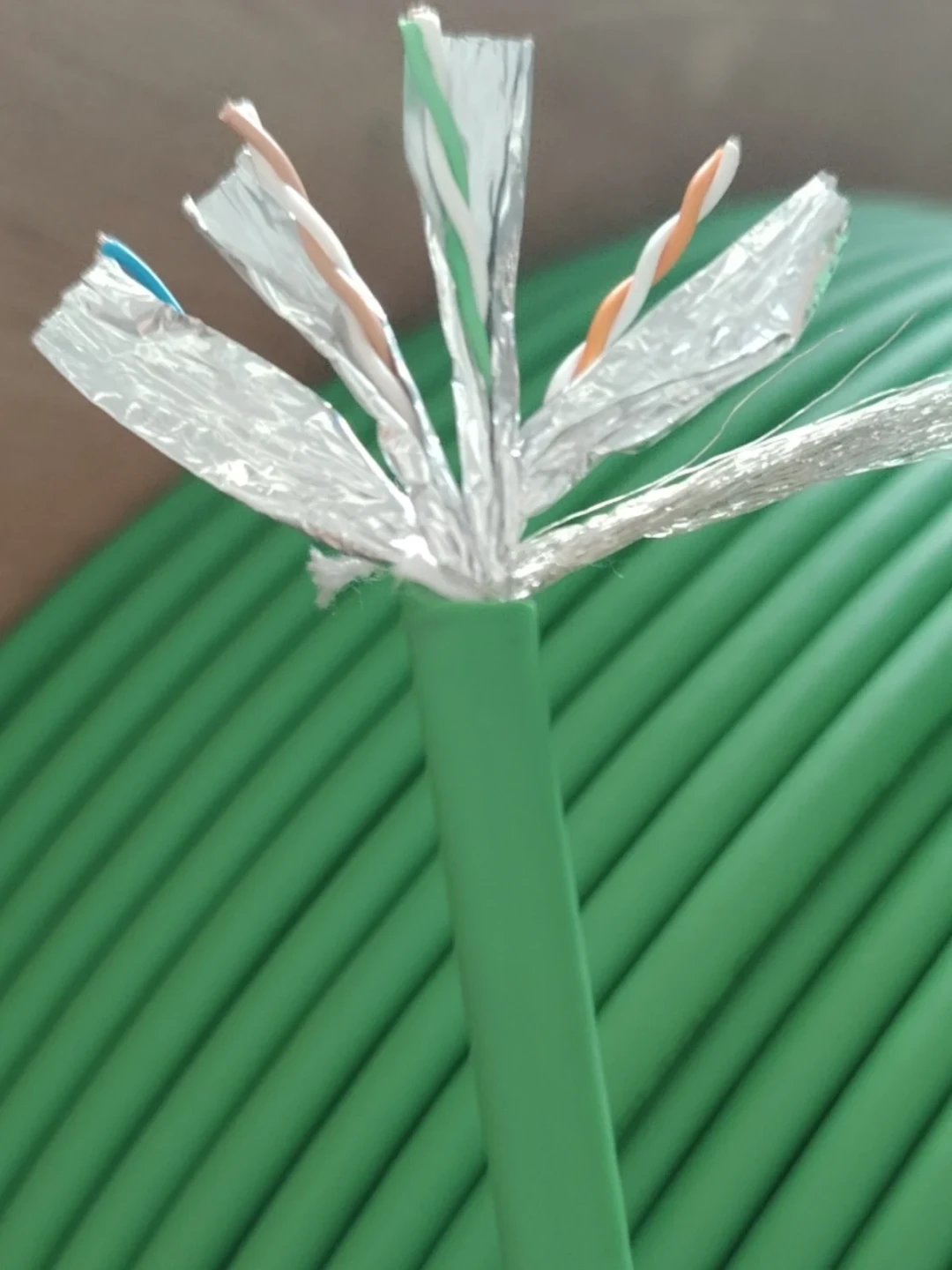 你多半用不上七类网线：家用六类就够，更别买假的
