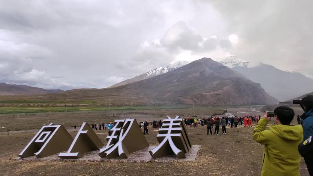 始祖鸟炸山一年后,加拿大鹅已跟进:付款前,先看看那片草地恢复得如何