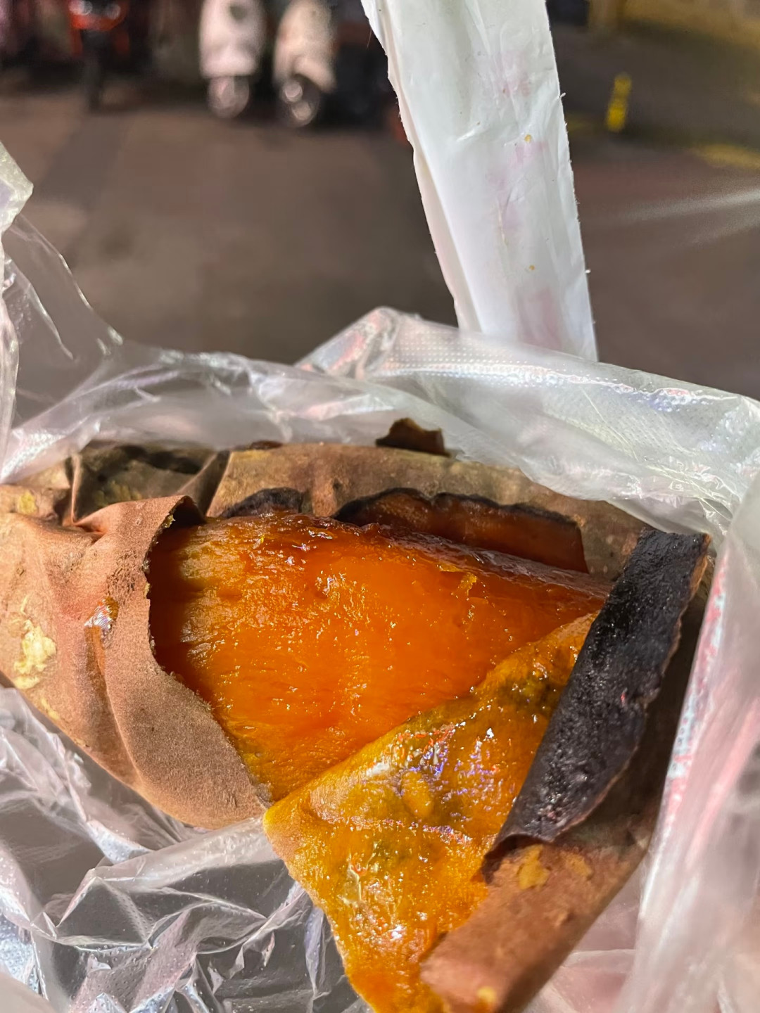 冬天的第一口烤红薯,流不流蜜,买的时候就定了