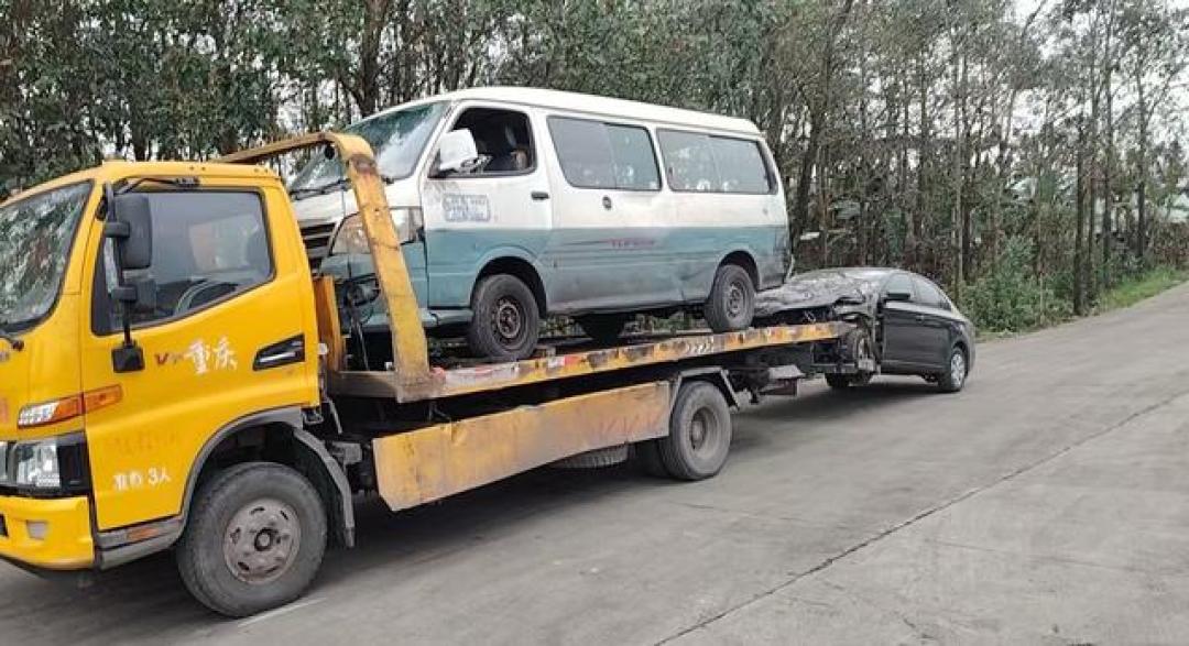 爸那台2012年的老车,车商出价2600:我扒完年底的报废线和报废派、置换派的帖子,他这台报废比置换多落三千多——但钱先别算,先回答他还要不要车