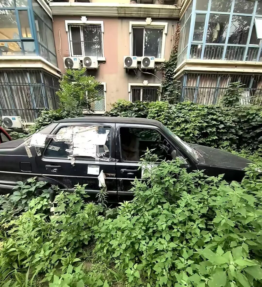 爸那台2012年的老车,车商出价2600:我扒完年底的报废线和报废派、置换派的帖子,他这台报废比置换多落三千多——但钱先别算,先回答他还要不要车