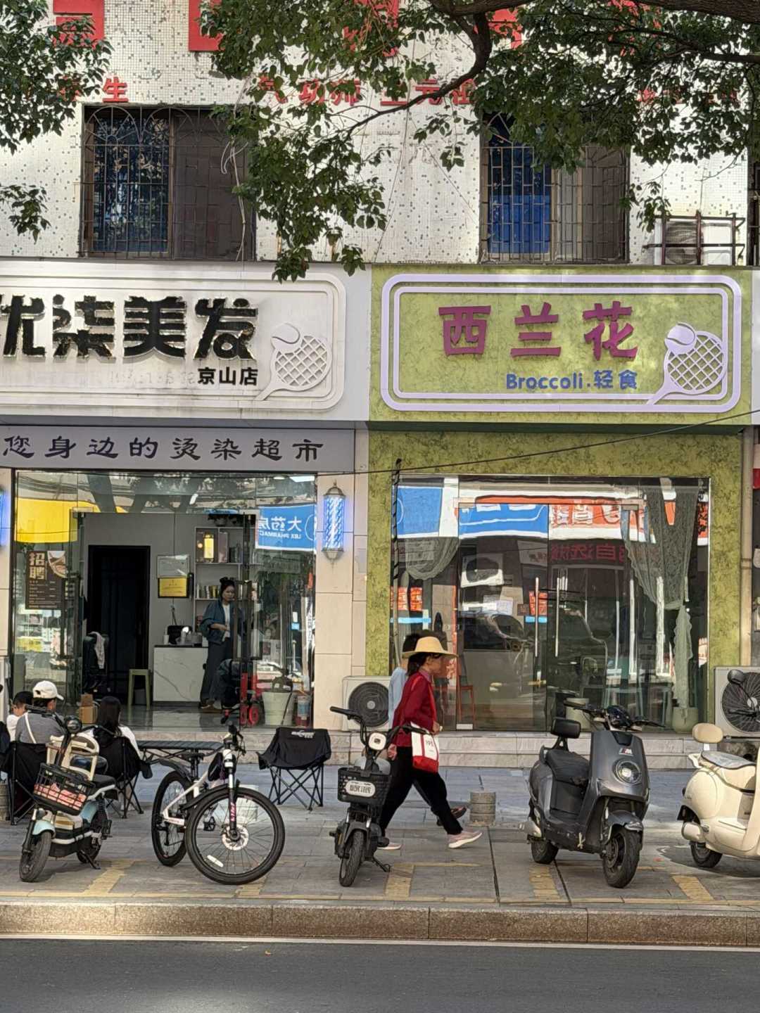 错峰奔县的窗口到了：祁连一天挤进10万人、县城酒店卖出870一晚，这周末去