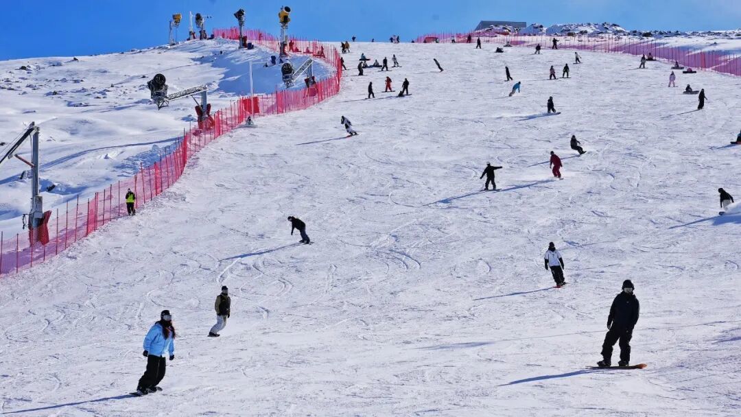 全国最早开板!可可托海已经开滑,阿勒泰雪季120元起,去哪个山?