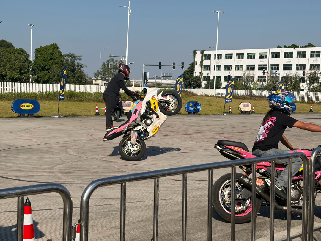 广州首届摩博会:能看车,不能骑进城——摩友在等明年1月