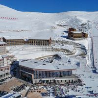 可可托海抢下全国第一板：机票能换免费雪票，自驾3条硬门槛先看清