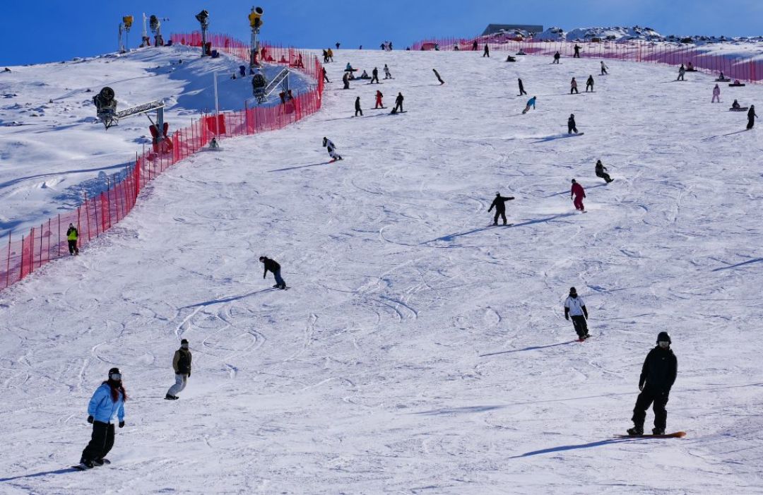 可可托海抢下全国第一板:机票能换免费雪票,自驾3条硬门槛先看清
