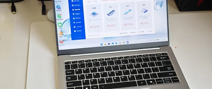 原价3999的14寸超轻本，突然暴打6.4折！重量只有974克